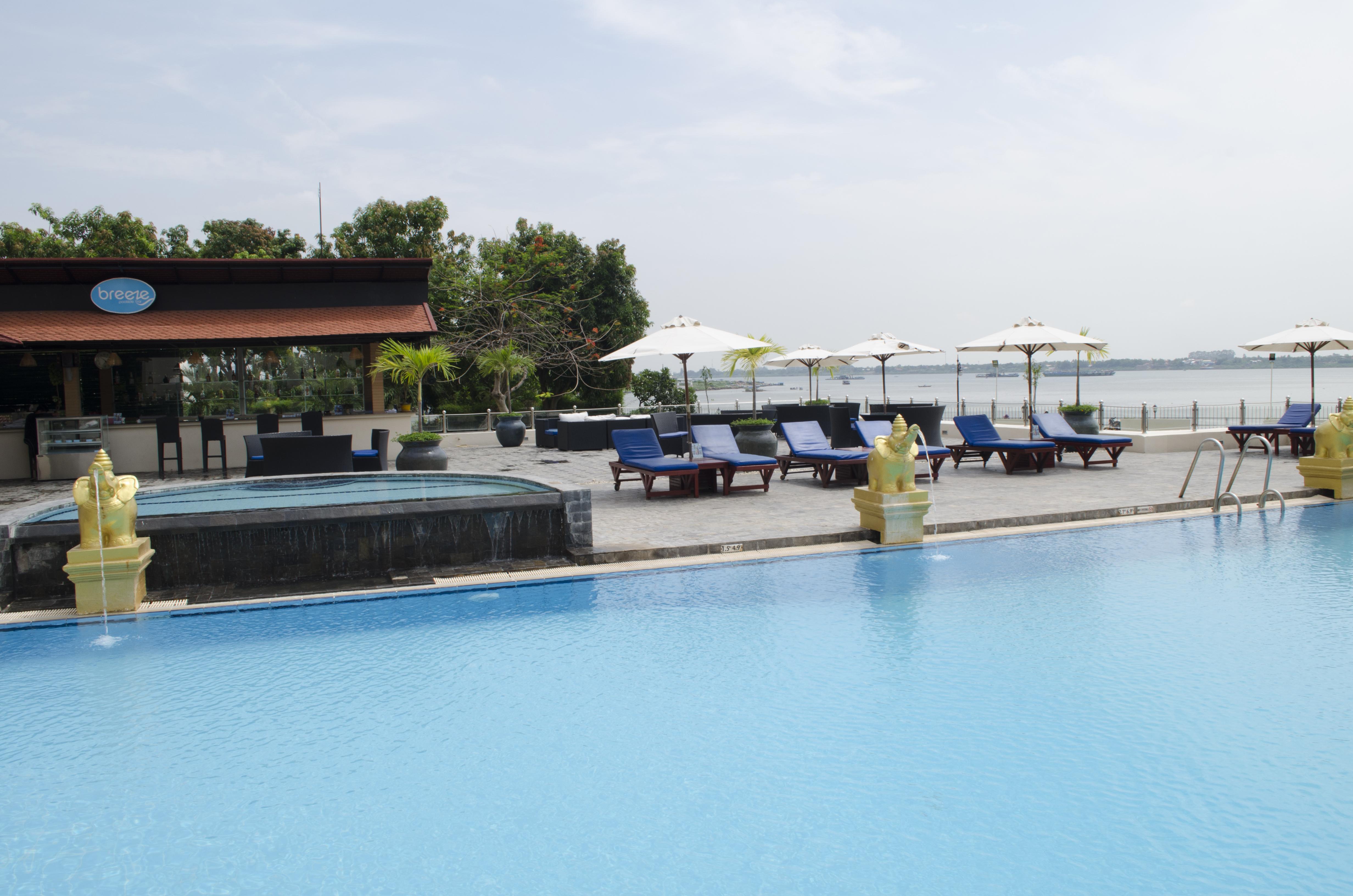 Hotel Cambodiana Phnom Penh Exterior photo