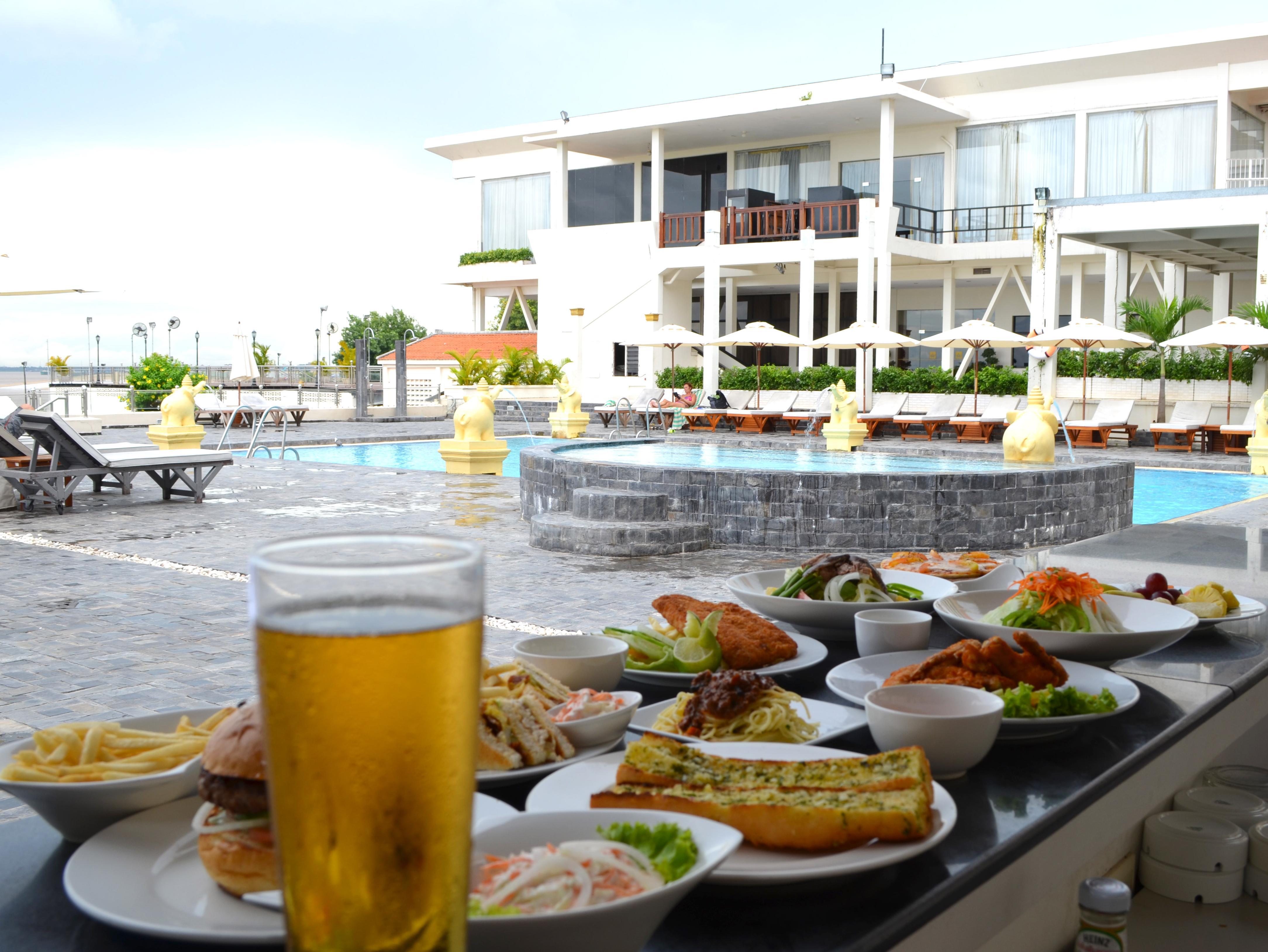 Hotel Cambodiana Phnom Penh Exterior photo