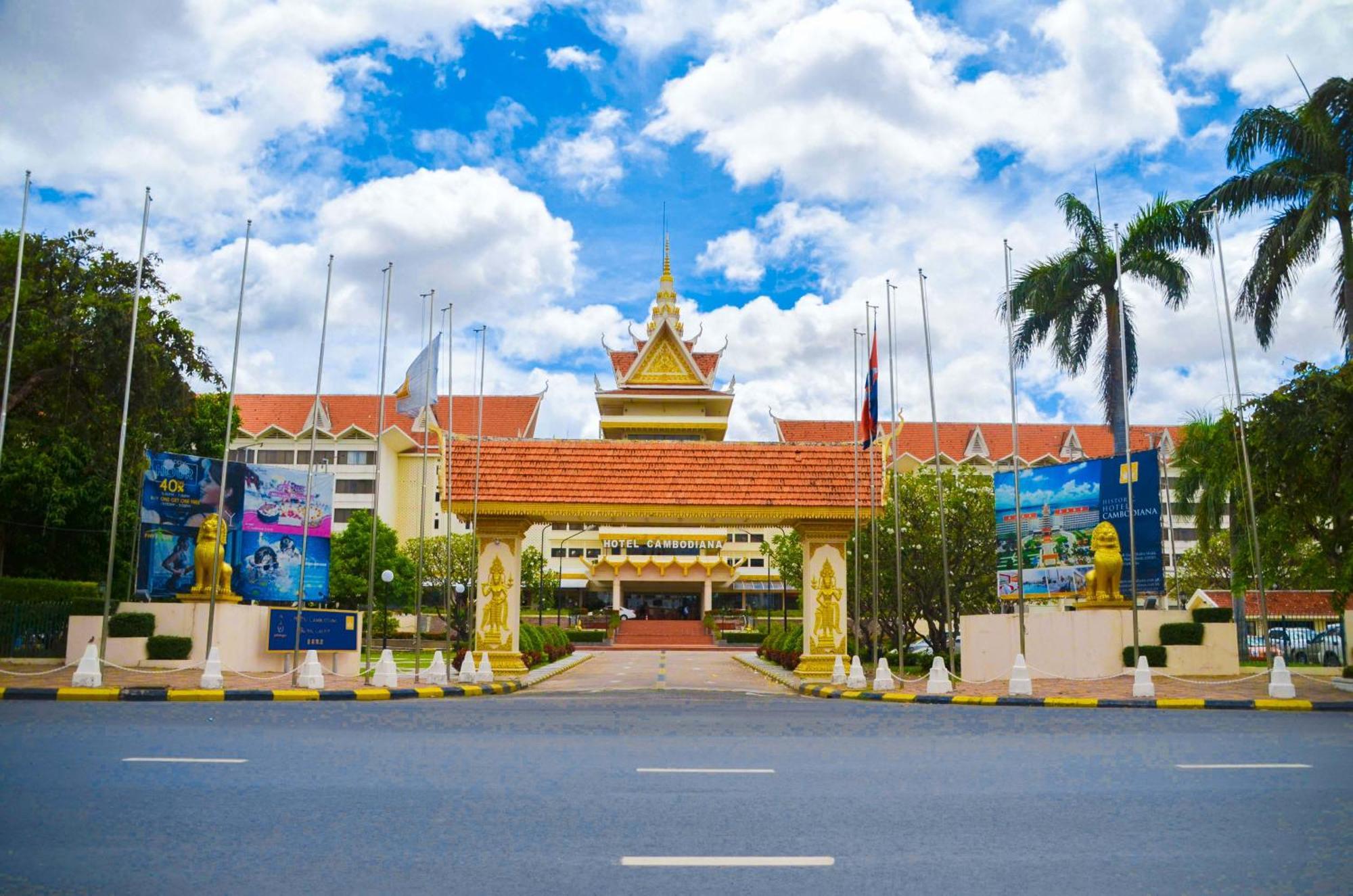 Hotel Cambodiana Phnom Penh Exterior photo