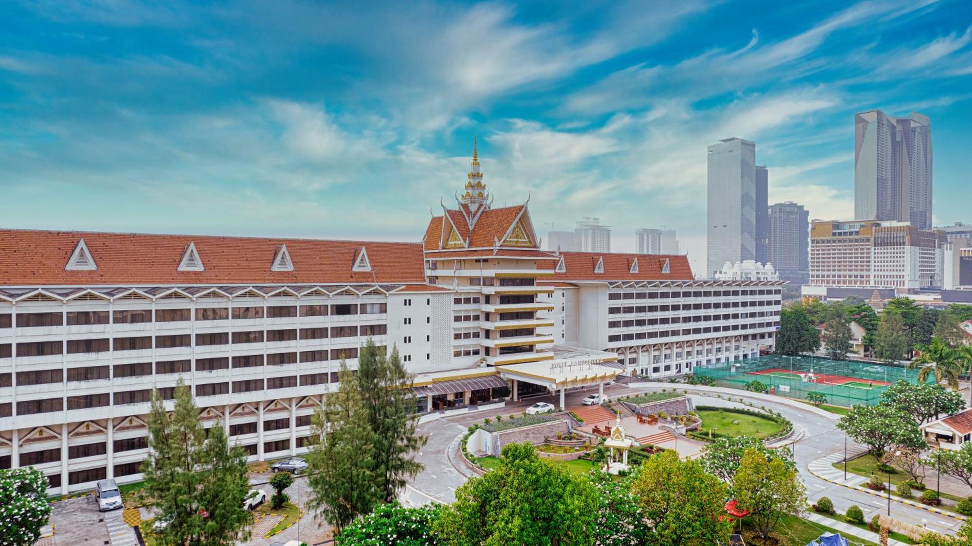 Hotel Cambodiana Phnom Penh Exterior photo