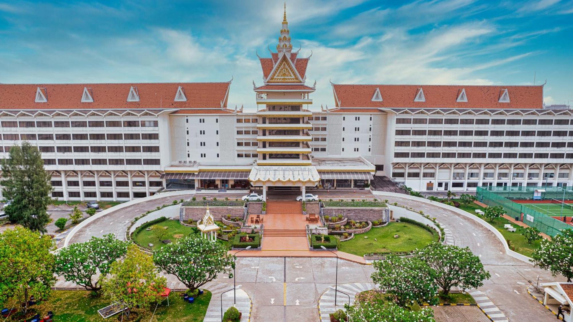 Hotel Cambodiana Phnom Penh Exterior photo