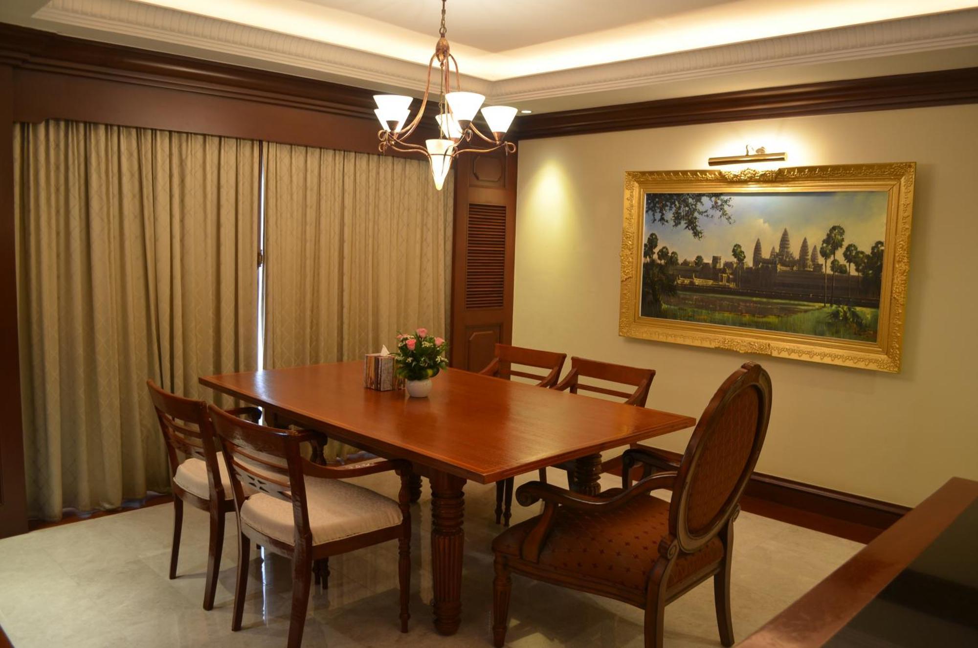 Hotel Cambodiana Phnom Penh Exterior photo